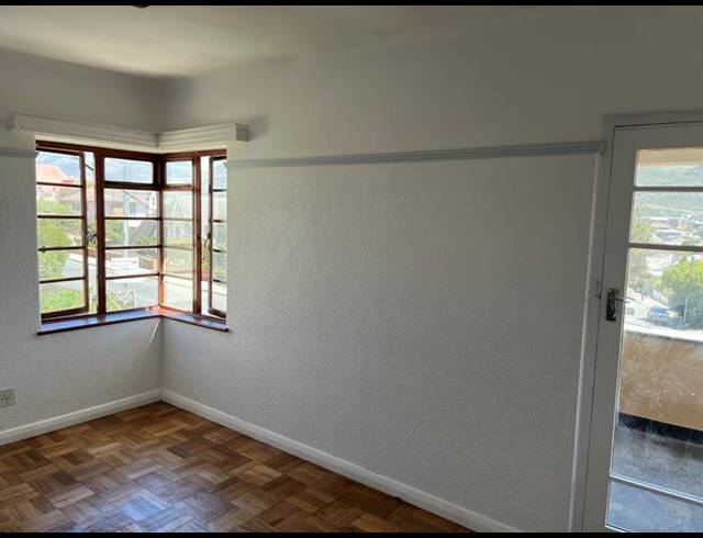 2 BEDROOM PROPERTY TO RENT IN FISH HOEK